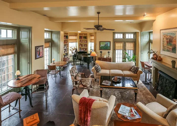 Bed & Breakfast Harvey House