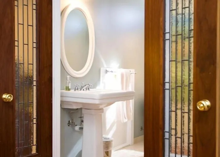 Harvey House Bed & Breakfast Oak Park