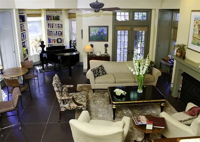 Bed & Breakfast Harvey House
